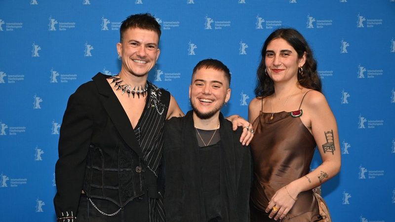 🎬 El granadino Ian de la Rosa hace historia en la Berlinale 2026 con Iván & Hadoum y el Teddy Award